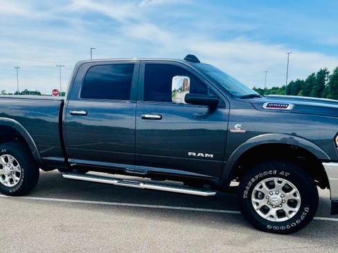 Used 2022 RAM 2500 Laramie AWD/4WD image 9