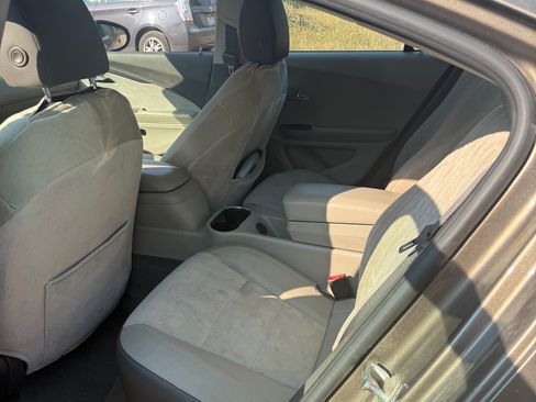 Used 2014 Chevrolet Volt Premium w/ Premium Trim Package FWD image 10