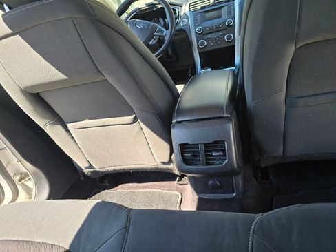 Used 2017 Ford Fusion SE image 10