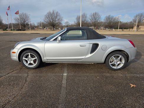 Used 2001 Toyota MR2 image 9