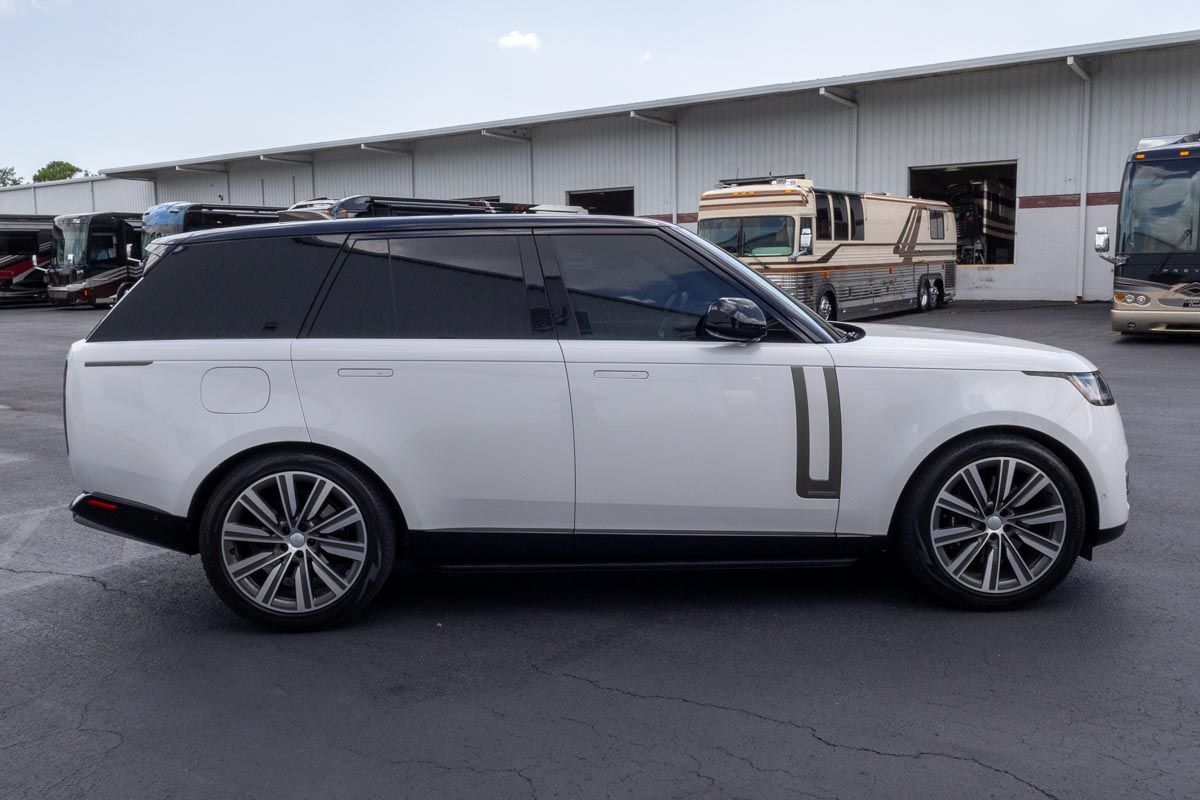 Used 2024 Land Rover Range Rover Autobiography AWD/4WD image 2