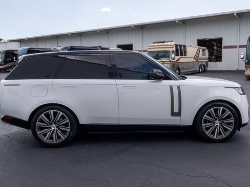 Used 2024 Land Rover Range Rover Autobiography image 2