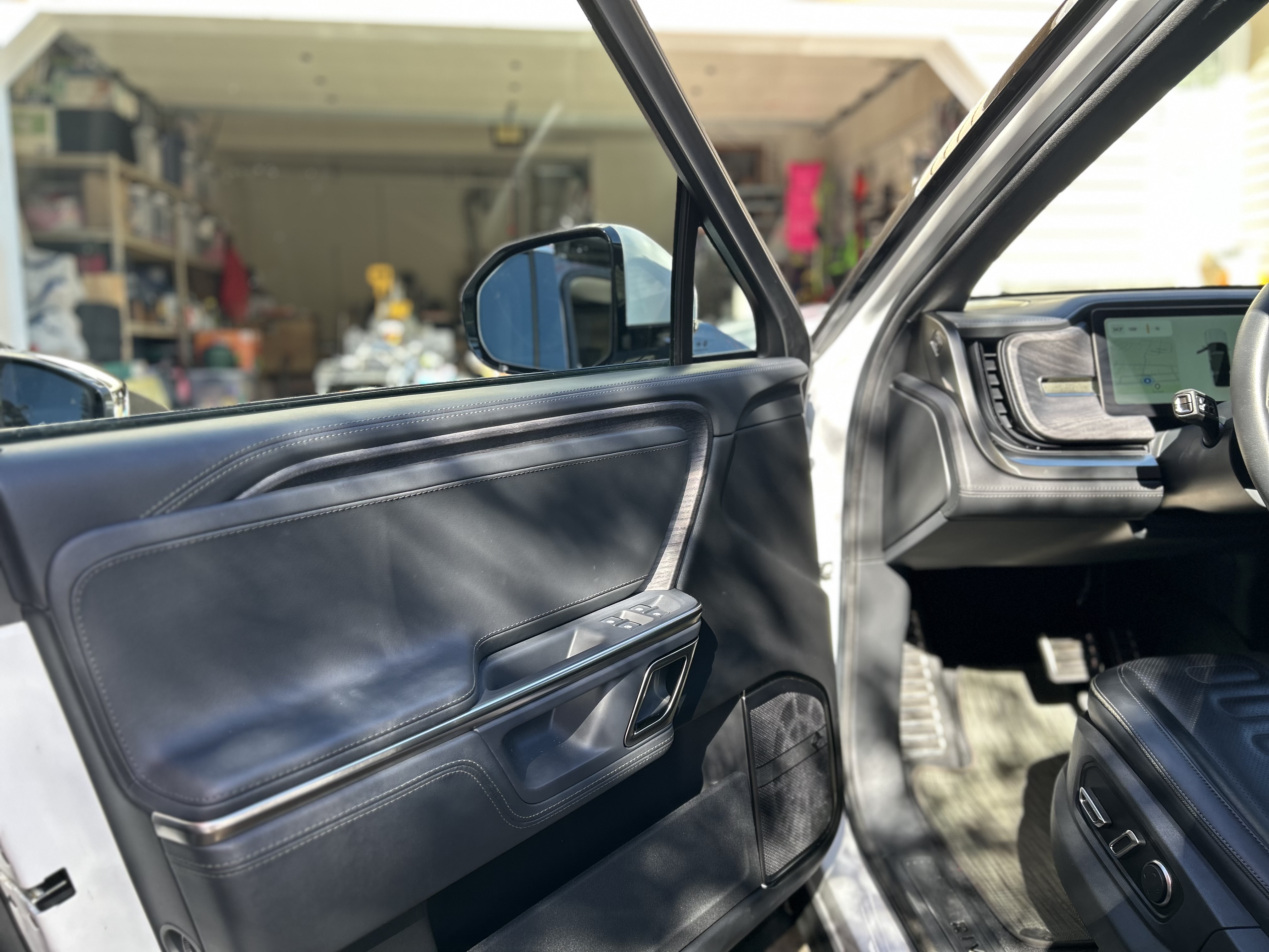 Used 2024 Rivian R1S Adventure Dual AWD/4WD image 8