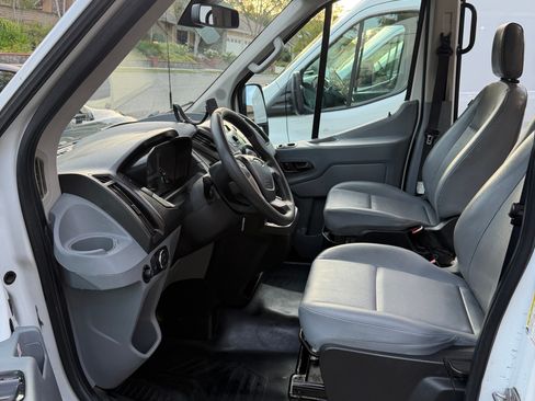 Used 2019 Ford Transit 250 148 Medium Roof image 5