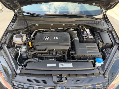 Used 2018 Volkswagen GTI SE FWD image 16