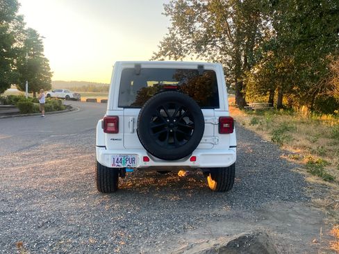 Used 2021 Jeep Wrangler Unlimited Sahara image 5