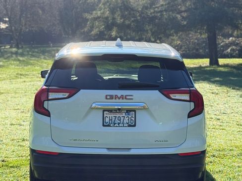 Used 2023 GMC Terrain SLE image 6