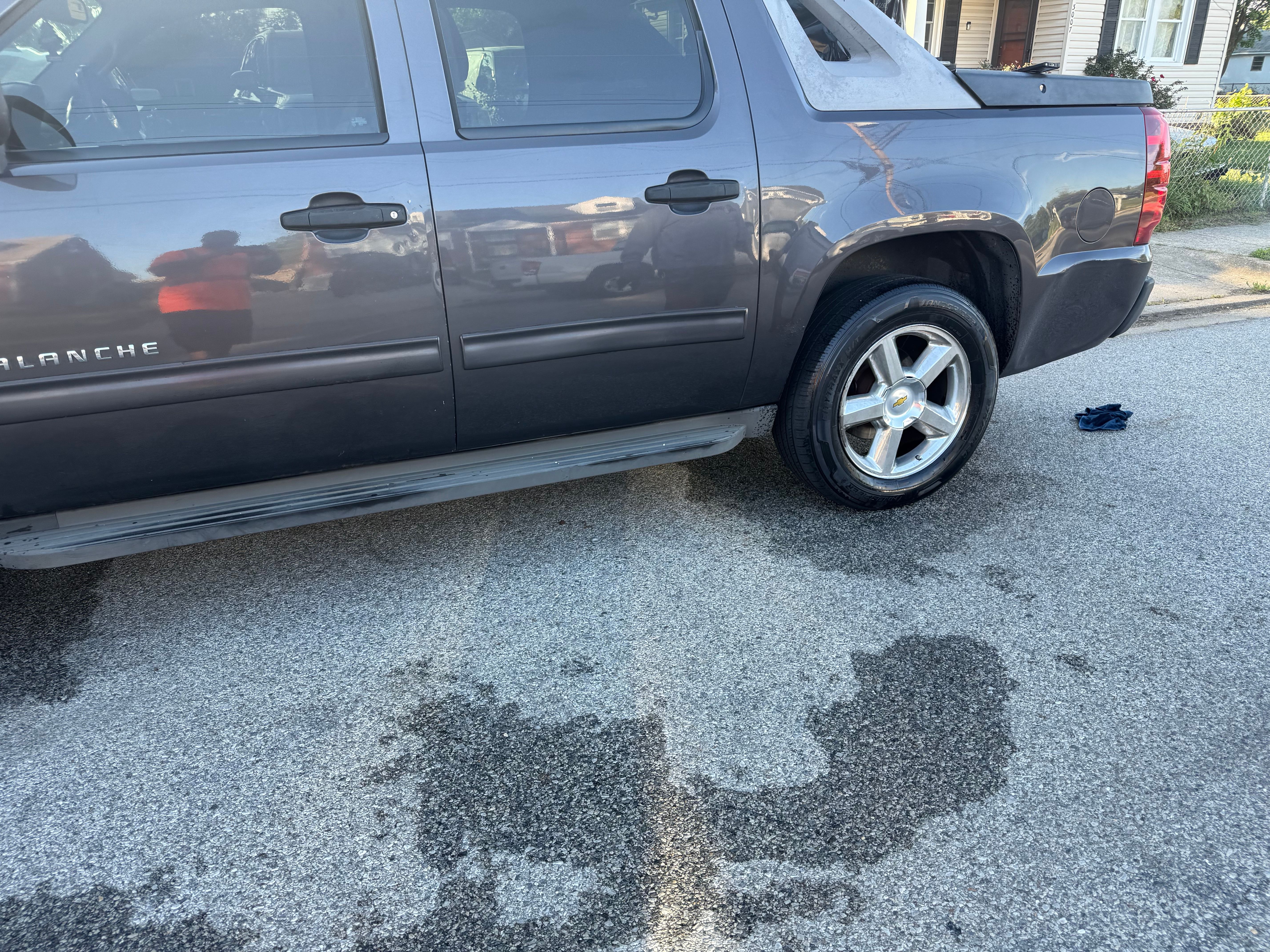 Used 2010 Chevrolet Avalanche LS RWD image 10