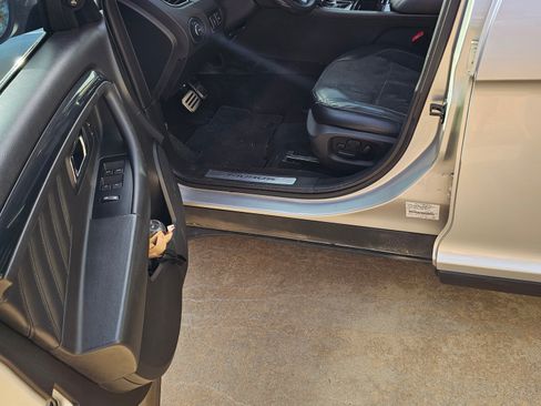 Used 2010 Ford Taurus SHO image 21