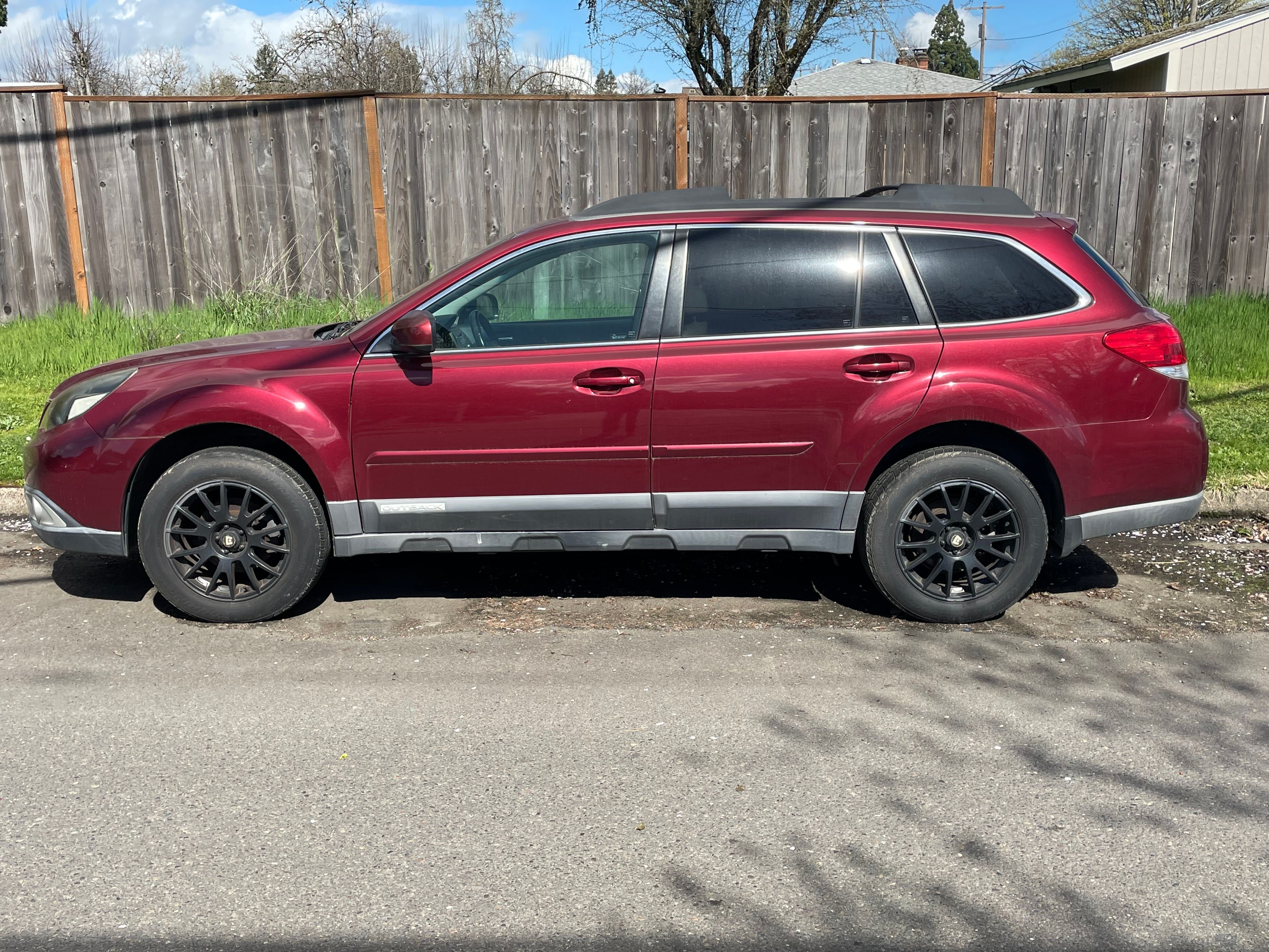 Used 2011 Subaru Outback 2.5i Limited w/ PWR Moonroof Pkg AWD/4WD image 1