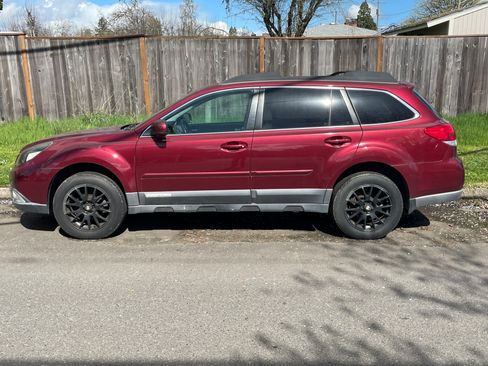 Used 2011 Subaru Outback 2.5i Limited w/ PWR Moonroof Pkg image 1