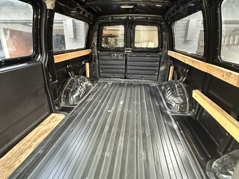 Used 2014 Chevrolet Express 1500 image 25