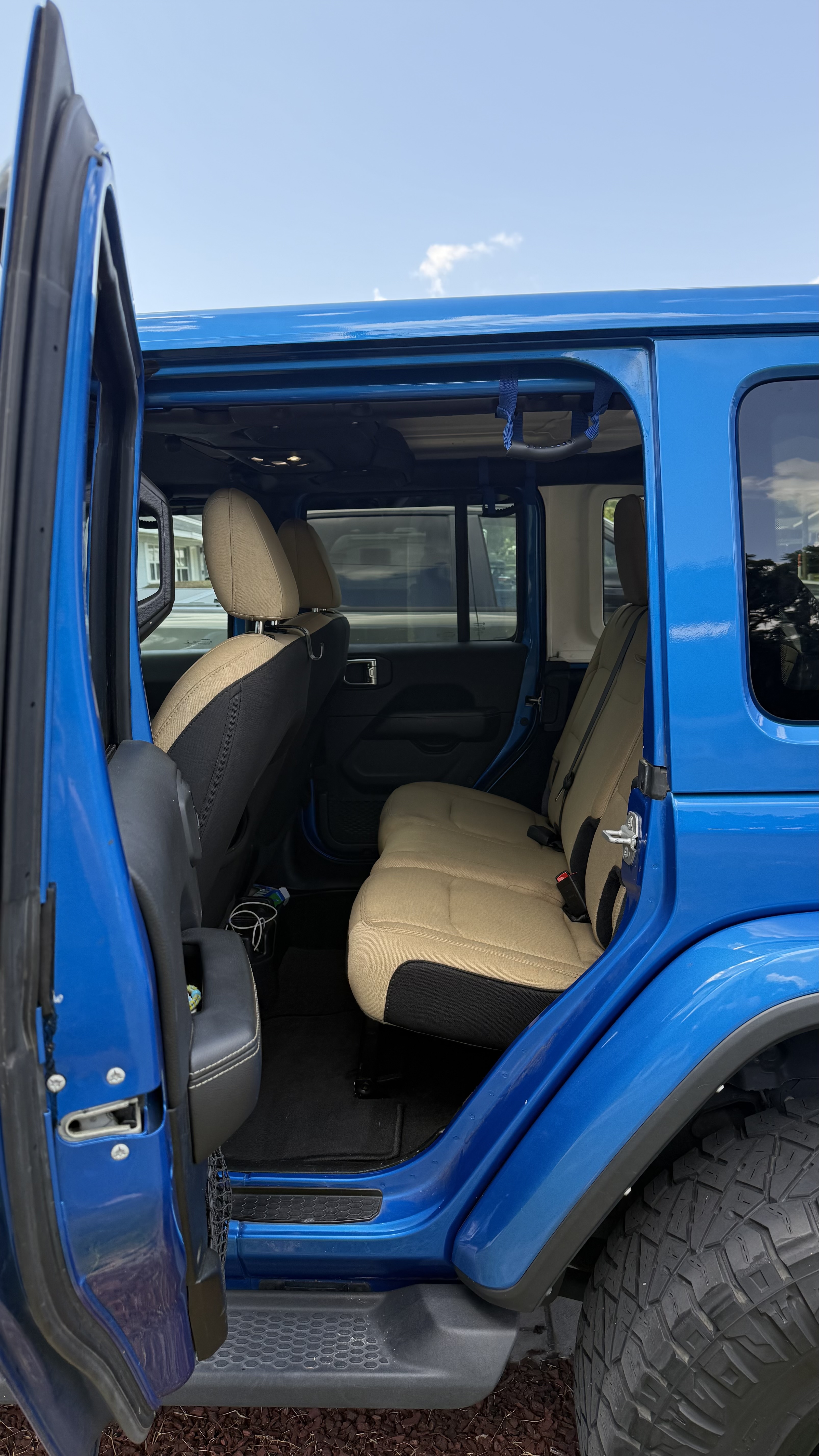 Used 2021 Jeep Wrangler Unlimited Sahara AWD/4WD image 4