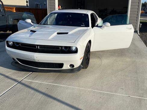 Used 2015 Dodge Challenger R/T Scat Pack w/ Leather Interior Group RWD image 12