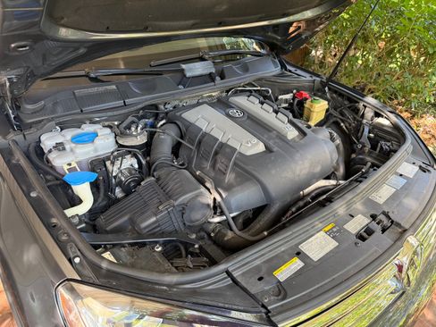 Used 2016 Volkswagen Touareg Sport image 29