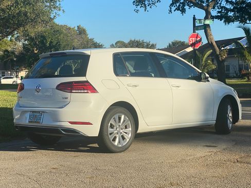 Used 2018 Volkswagen Golf SE image 5