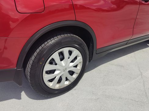 Used 2016 Nissan Rogue S image 9