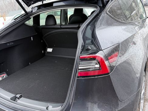 Used 2024 Tesla Model Y Long Range image 25