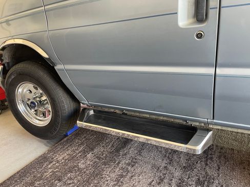 Used 1999 Ford E-150 and Econoline 150 image 8