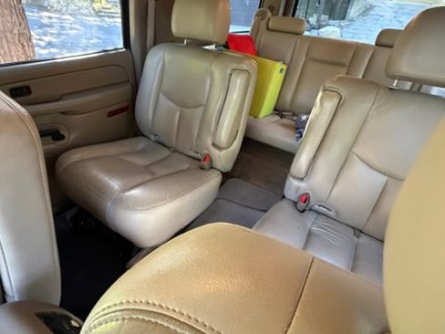 Used 2004 Chevrolet Suburban LT w/ Preferred Equipment Group AWD/4WD image 8