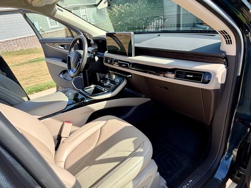 Used 2023 Lincoln Nautilus Reserve w/ Equipment Group 201A AWD/4WD image 8