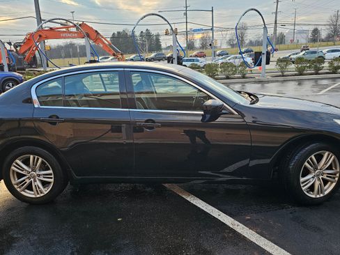Used 2012 INFINITI G37 x Sedan w/ Premium Pkg image 2