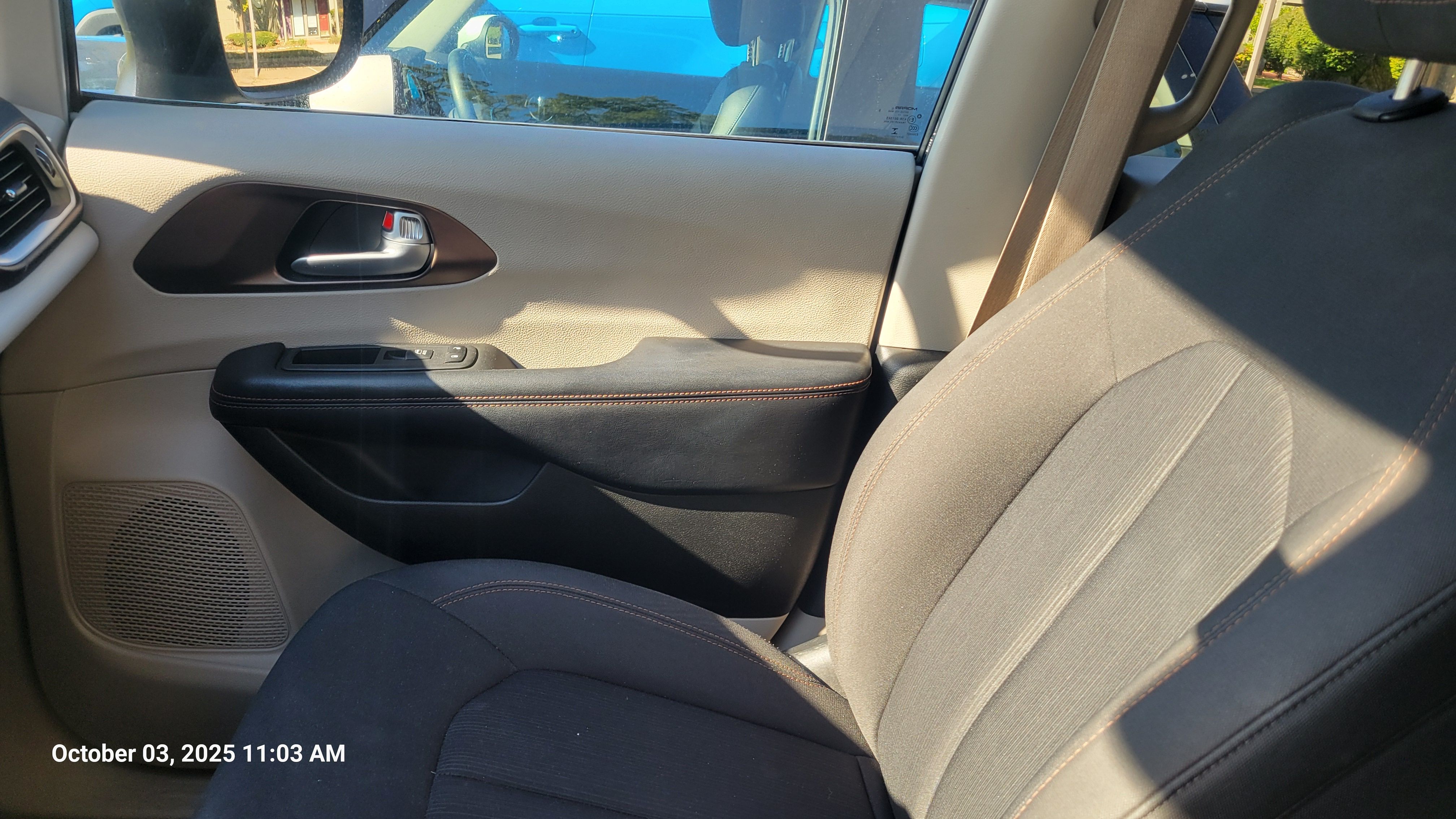 Used 2018 Chrysler Pacifica Touring w/ Security Group FWD image 18