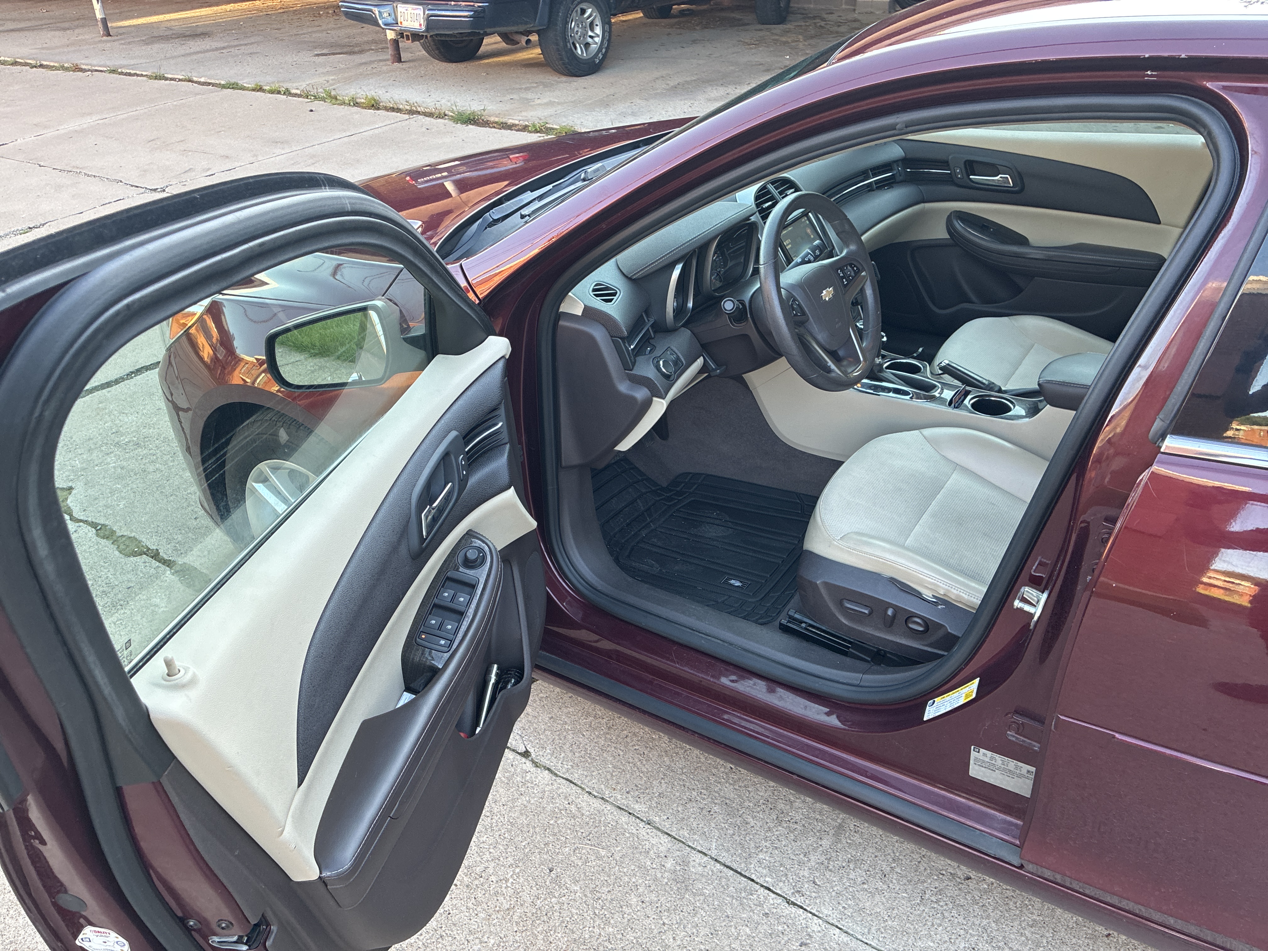 Used 2015 Chevrolet Malibu LT w/ Power Convenience Package FWD image 6