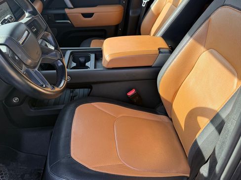 Used 2023 Land Rover Defender 110 X-Dynamic SE image 5