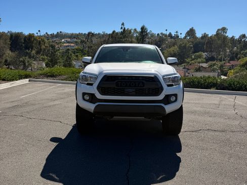 Used 2021 Toyota Tacoma TRD Off-Road w/ Technology Package AWD/4WD image 6