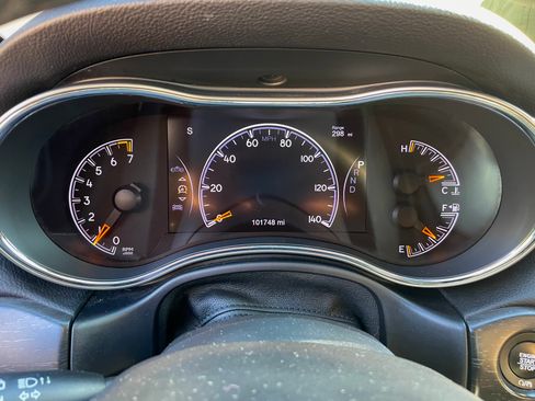 Used 2017 Jeep Grand Cherokee Altitude image 31