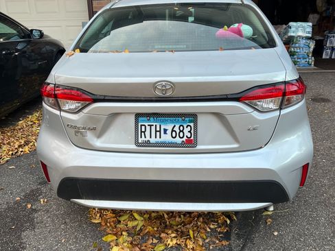 Used 2021 Toyota Corolla LE image 1