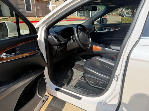 Used 2018 Lincoln MKX Reserve w/ Lincoln MKX Climate Package AWD/4WD image 18