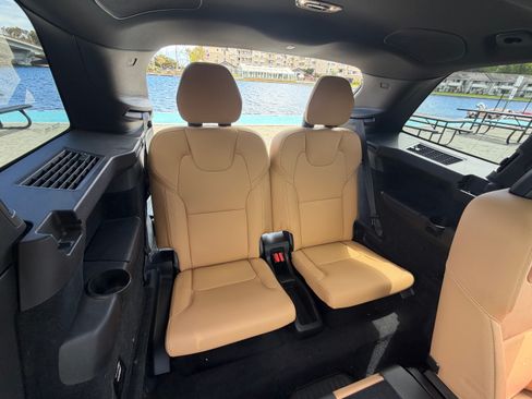 Used 2018 Volvo XC90 T6 Momentum w/ Convenience Package AWD/4WD image 23