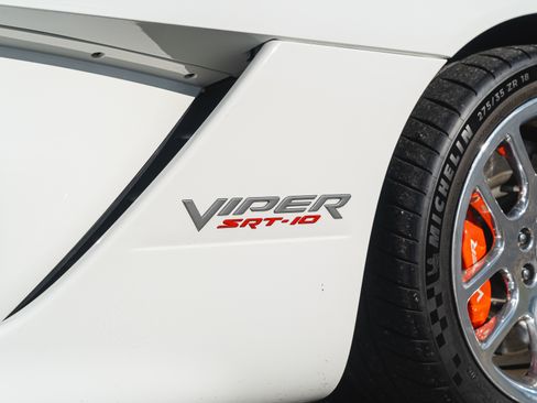 Used 2004 Dodge Viper SRT-10 image 17