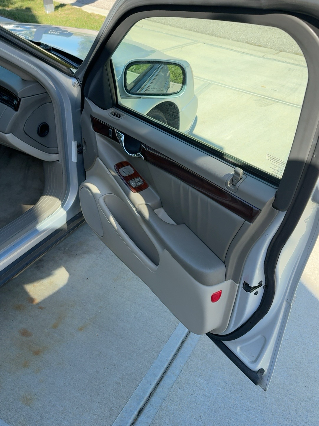 Used 2005 Cadillac De Ville w/ Limited Edition Package FWD image 19