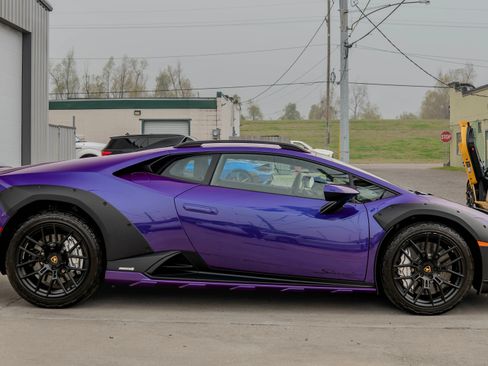 Used 2024 Lamborghini Huracan Sterrato image 13