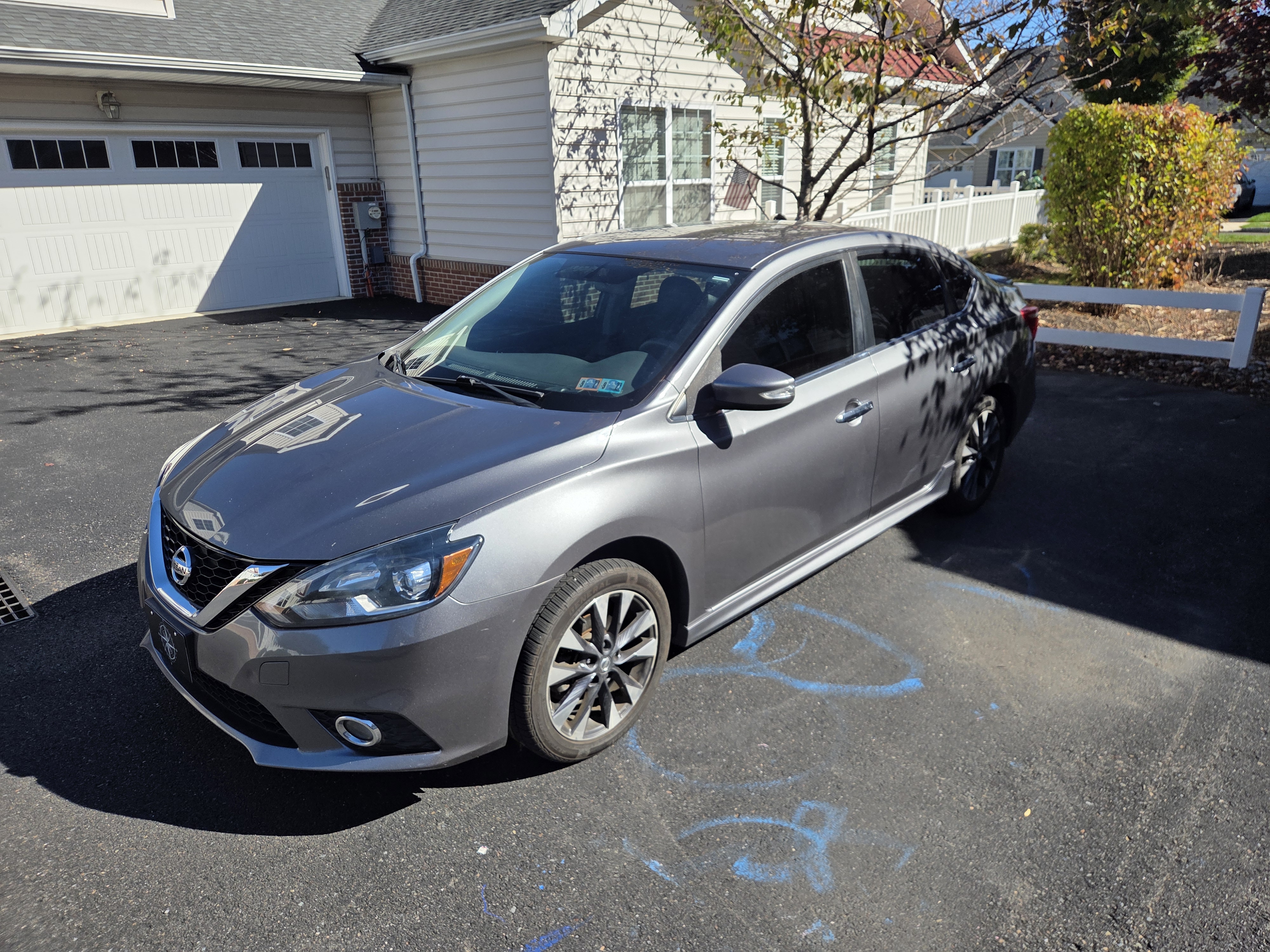 Used 2017 Nissan Sentra SR w/ Driver's Assist Package FWD image 2