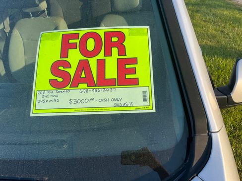 Used 2011 Kia Sorento LX image 1