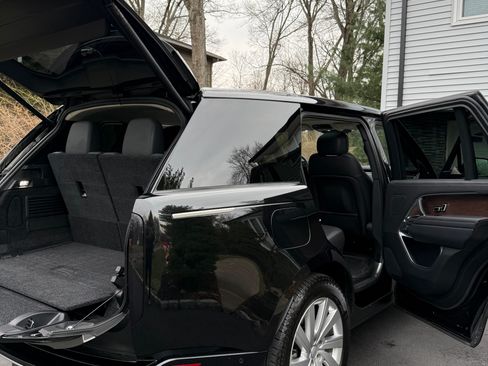 Used 2024 Land Rover Range Rover Long Wheelbase SE image 22