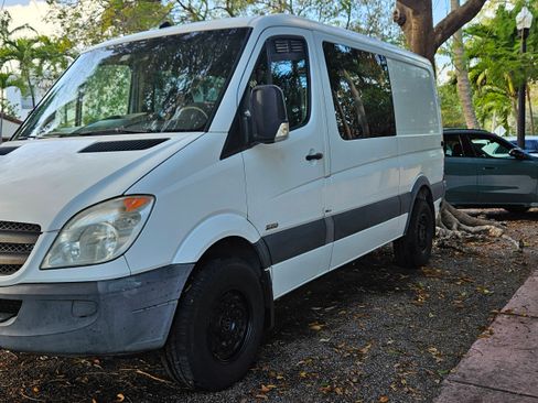 Used 2011 Mercedes-Benz Sprinter 2500 image 4