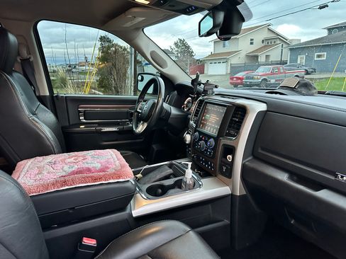 Used 2016 RAM 1500 Laramie w/ Convenience Group image 7