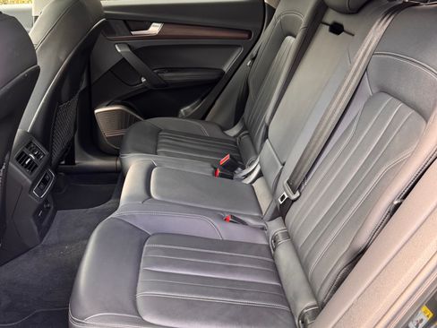 Used 2021 Audi Q5 e Premium Plus w/ Premium Plus Package AWD/4WD image 23