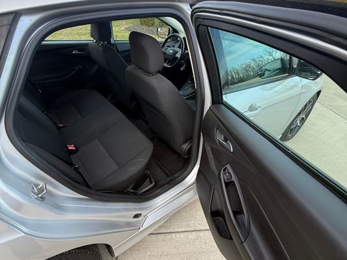 Used 2016 Ford Focus SE w/ SE Sport Package image 12