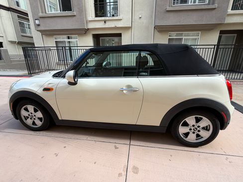 Used 2019 MINI Cooper Convertible w/ Signature Upholstery Package FWD image 8