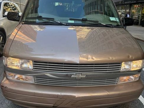 Used 2004 Chevrolet Astro Passenger AWD w/ LS Preferred Equipment Group image 1