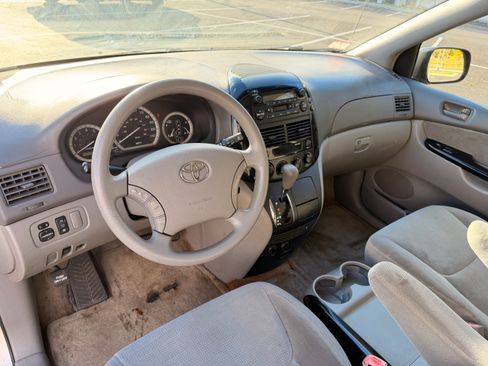 Used 2005 Toyota Sienna LE image 11