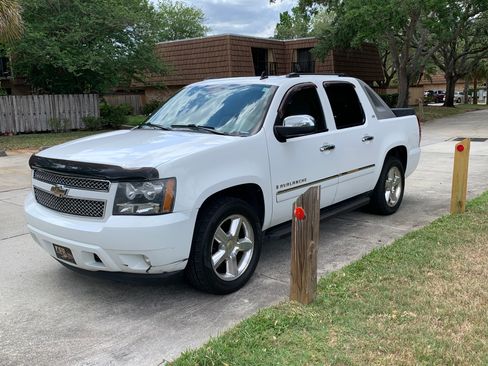 Used 2009 Chevrolet Avalanche LTZ image 4