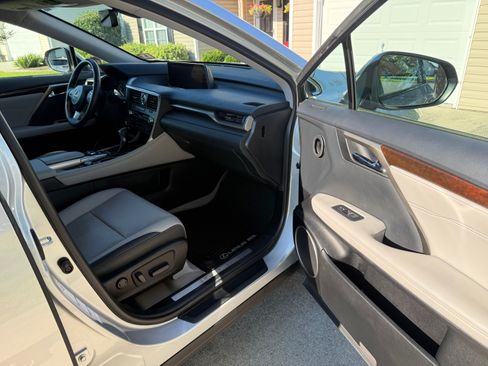 Used 2018 Lexus RX 350 AWD w/ Premium Package image 19