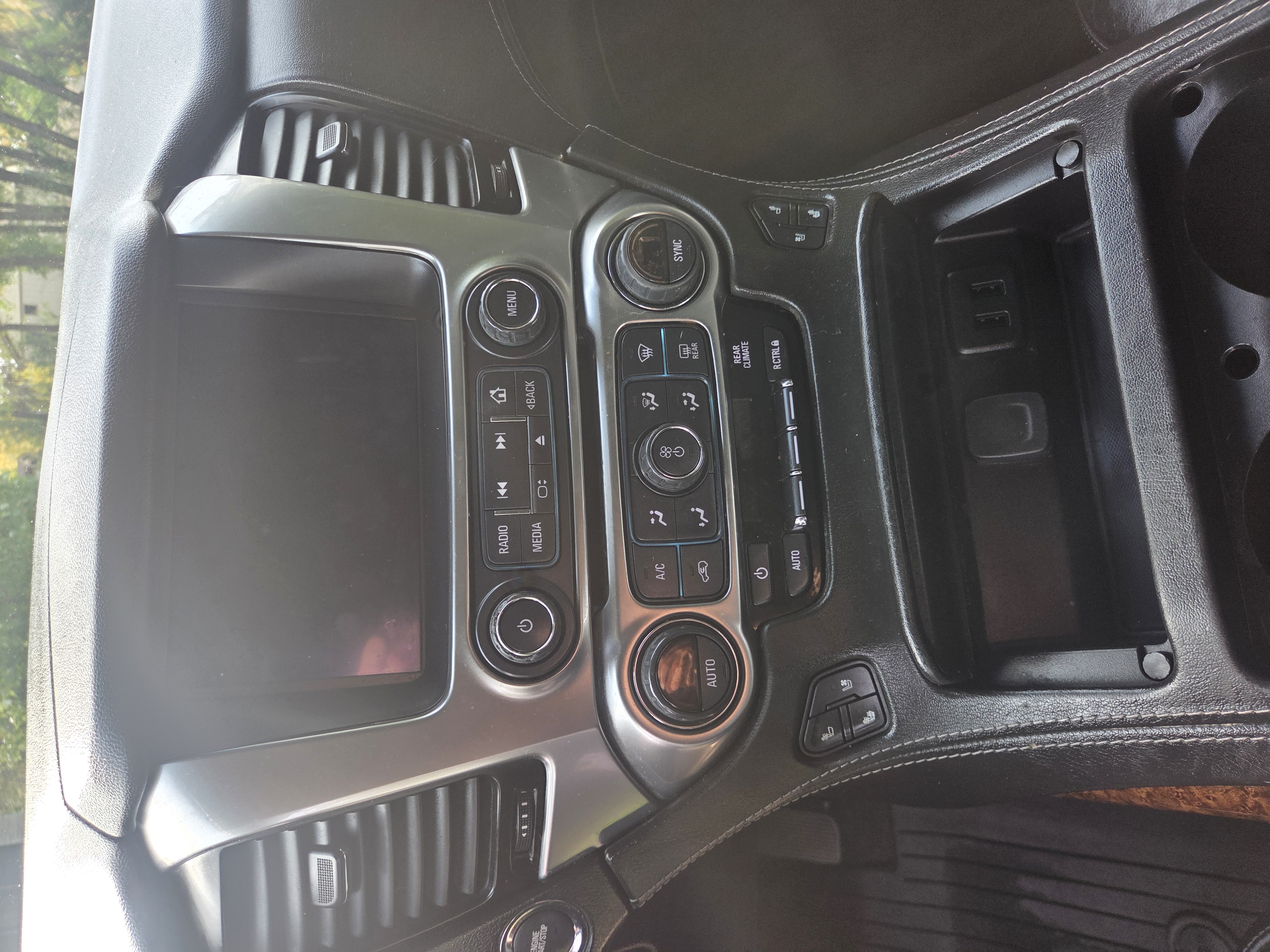 Used 2020 Chevrolet Suburban Premier AWD/4WD image 13